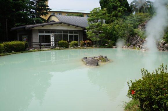 別府温泉白池地獄