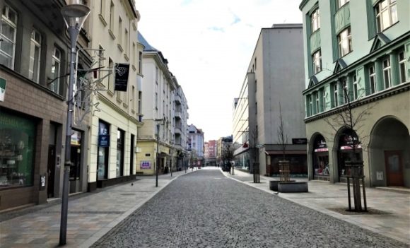 人通りのない町