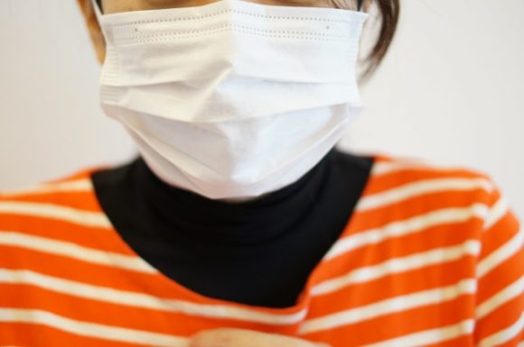 マスクの女性